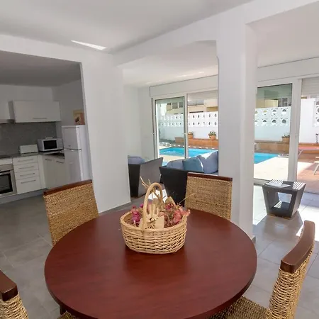 Agi Acacias Apartamento Rosas